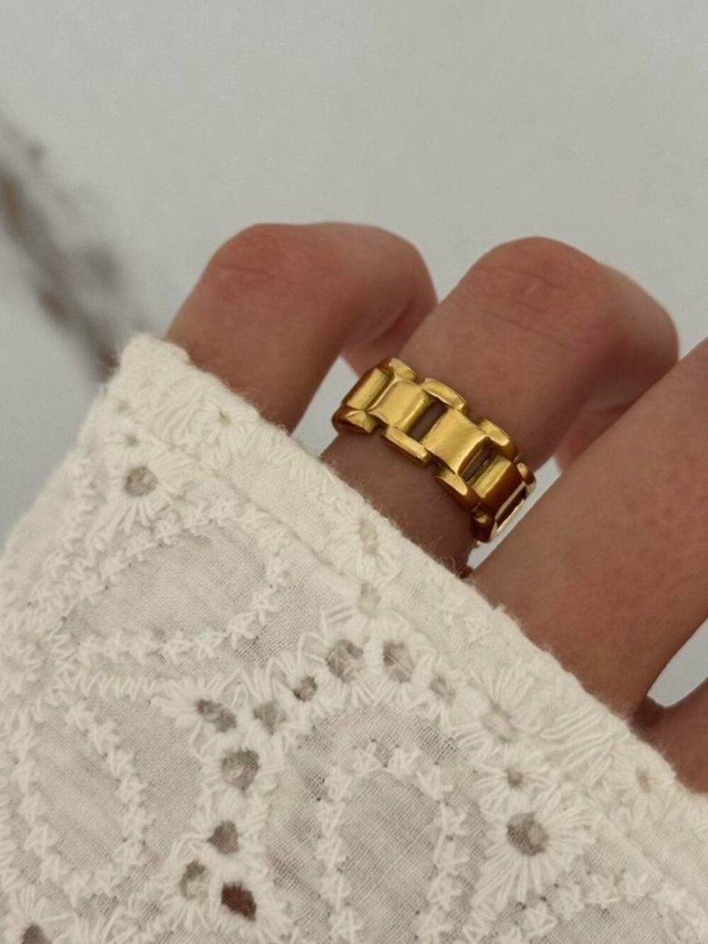 SKU:0228 Vintage Women Gold ring‎ Links vintage style stainless steel + gift bag